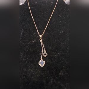 Elegant Gold and Black Clovet Pendant Necklace